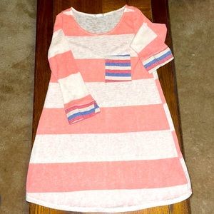 Quarter sleeve maternity top like brand new.